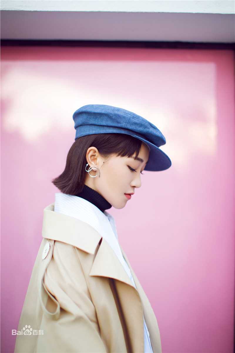 蓝盈莹(Lyric)最新秋日壁纸