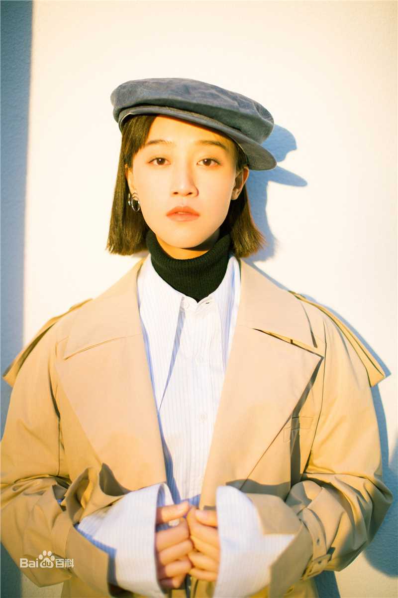 蓝盈莹(Lyric)最新秋日壁纸