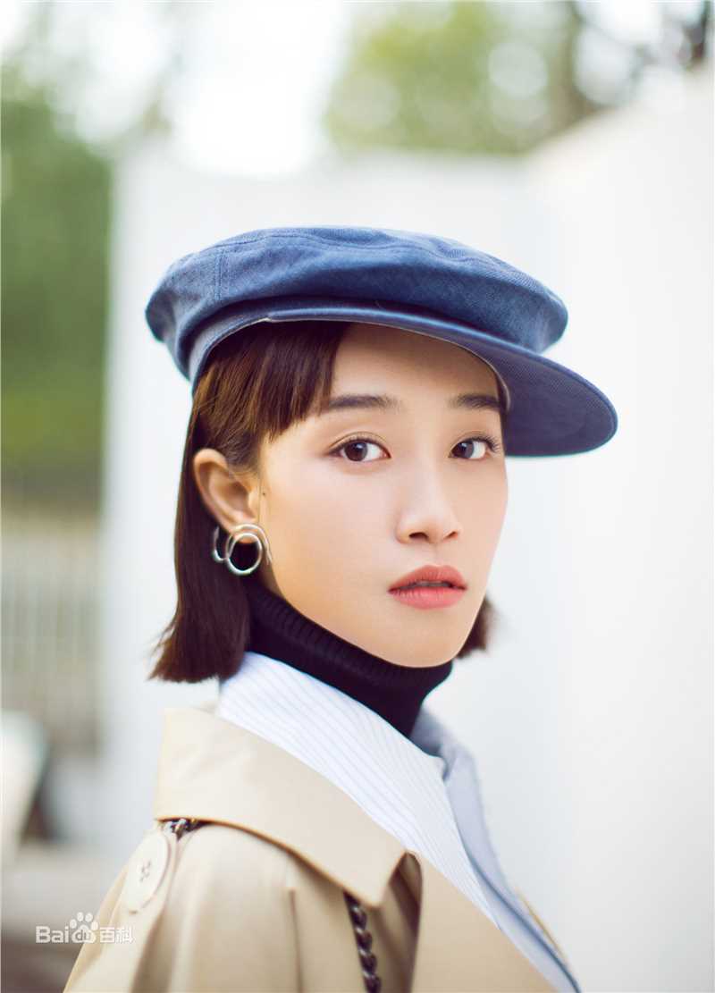 蓝盈莹(Lyric)最新秋日壁纸