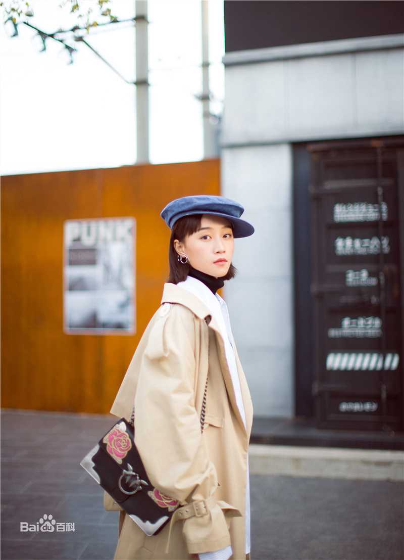 蓝盈莹(Lyric)最新秋日壁纸