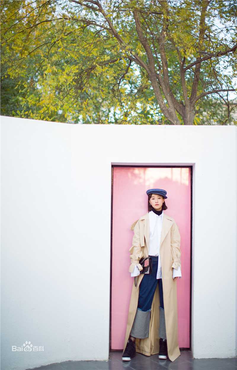 蓝盈莹(Lyric)最新秋日壁纸