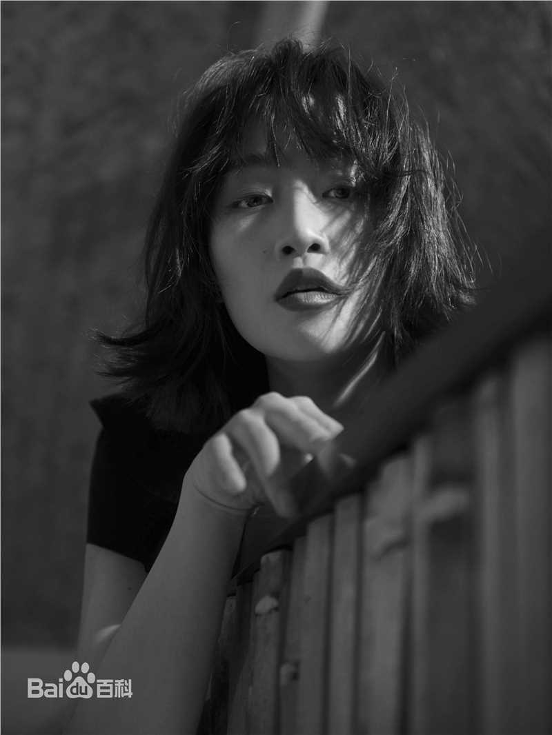 高清蓝盈莹(Lyric)在《时尚先生Esquire》中的图集