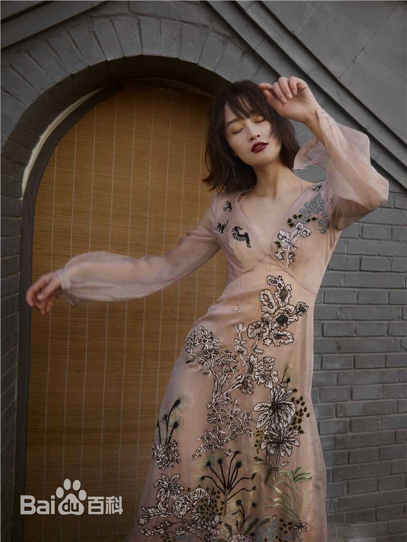 高清蓝盈莹(Lyric)在《时尚先生Esquire》中的图集