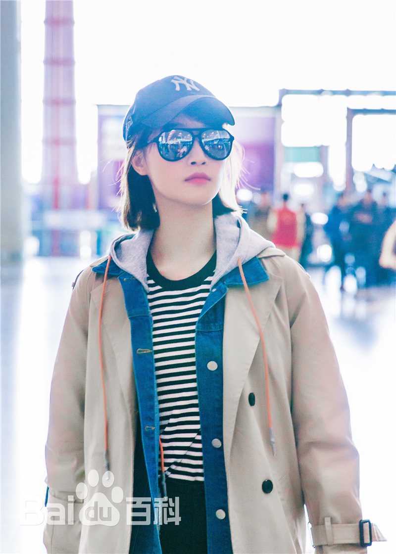 蓝盈莹(Lyric)2018年 机场look前后照片