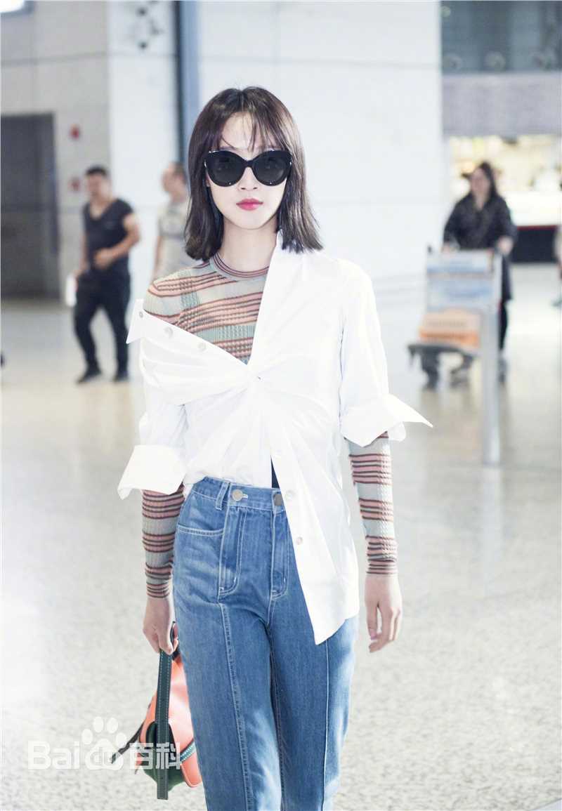 蓝盈莹(Lyric)2018年 机场look前后照片