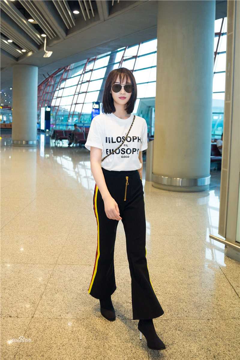 蓝盈莹(Lyric)2018年 机场look前后照片