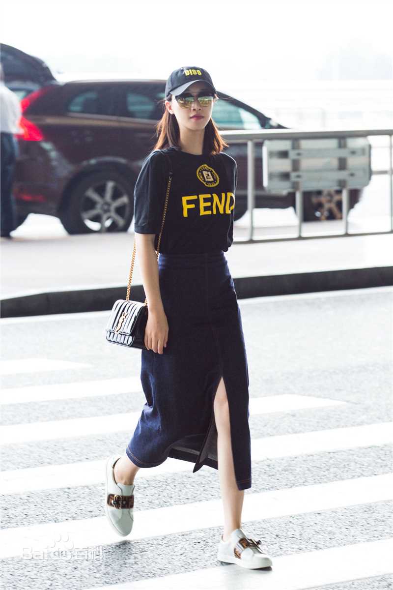 蓝盈莹(Lyric)2018年 机场look前后照片