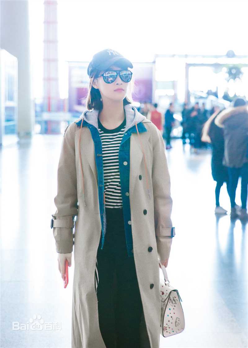 蓝盈莹(Lyric)2018年 机场look前后照片