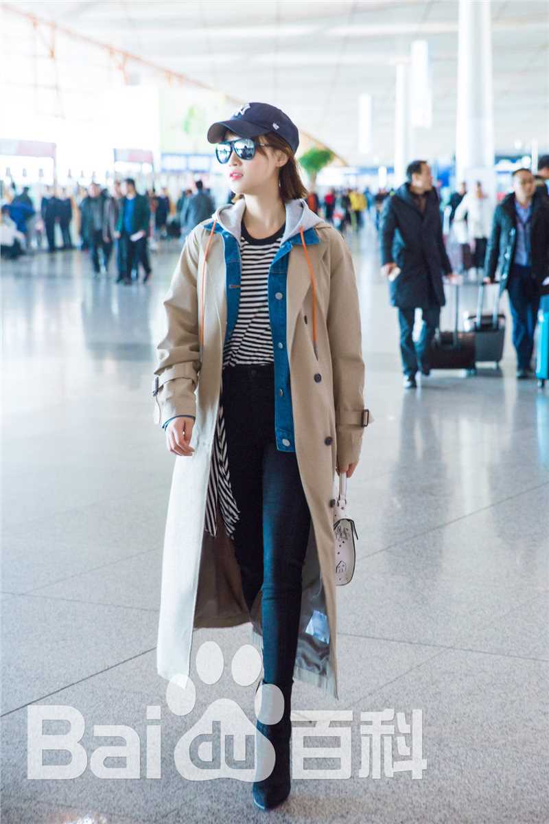 蓝盈莹(Lyric)2018年 机场look前后照片