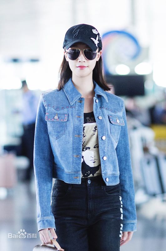 蓝盈莹(Lyric)2018年 机场look前后照片