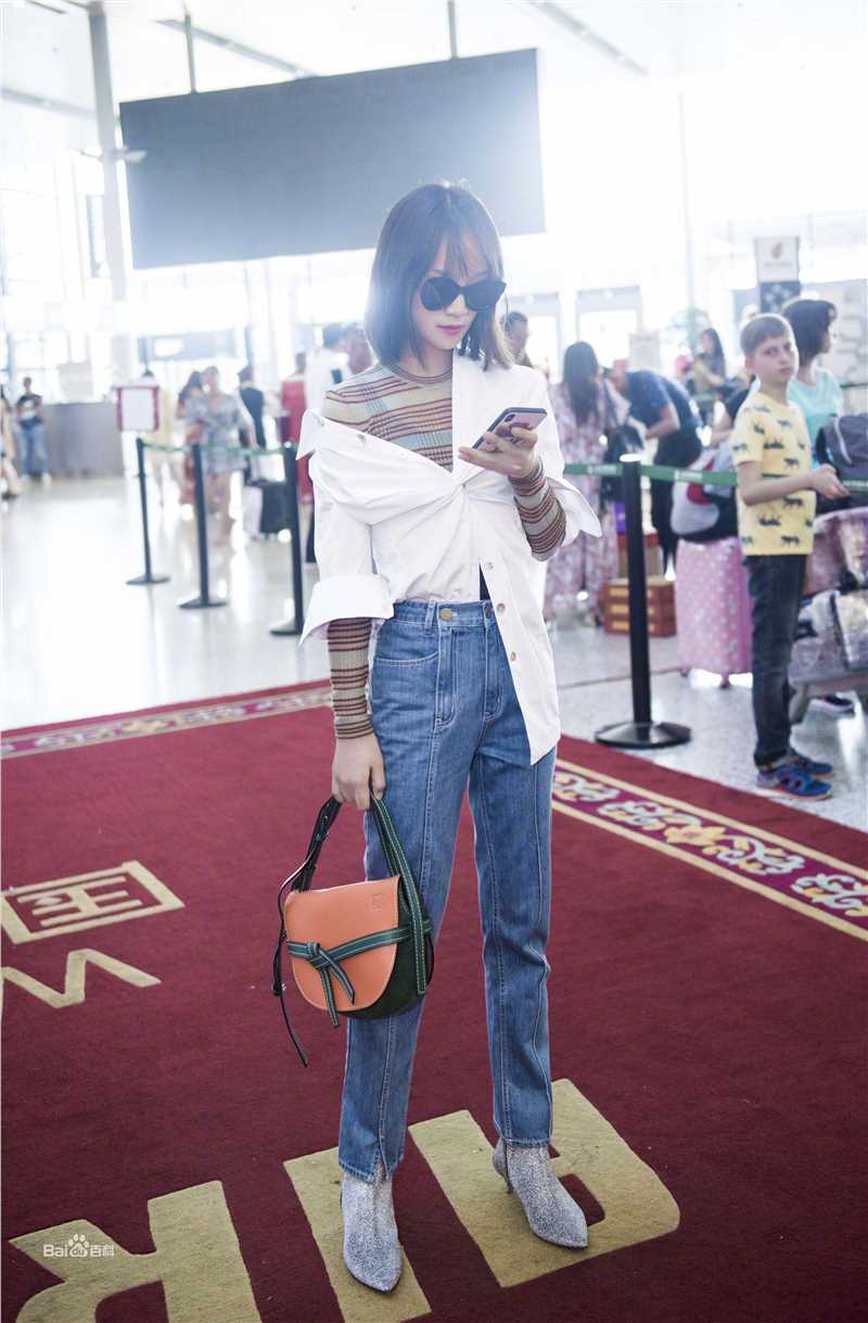 蓝盈莹(Lyric)2018年 机场look前后照片