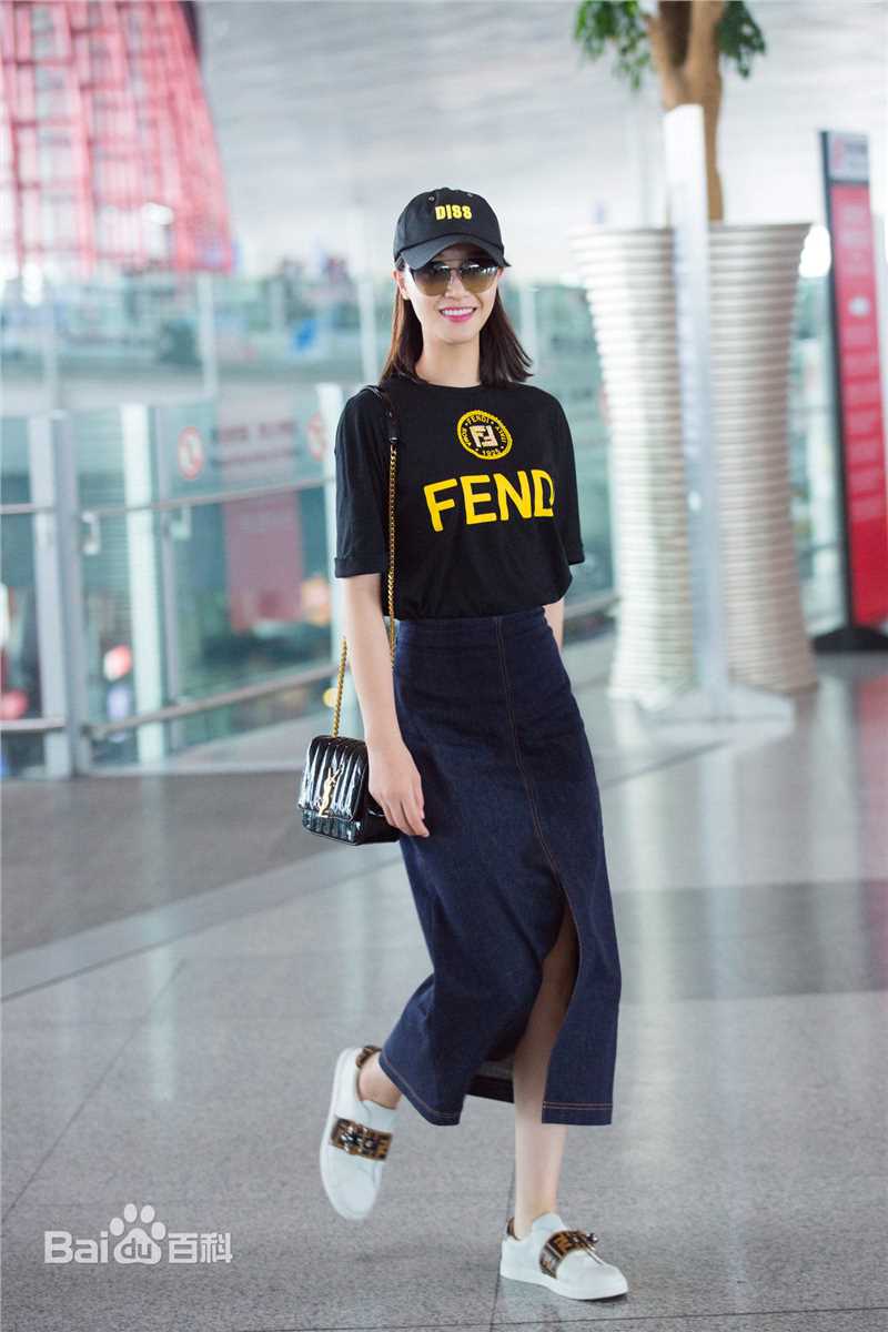 蓝盈莹(Lyric)2018年 机场look前后照片