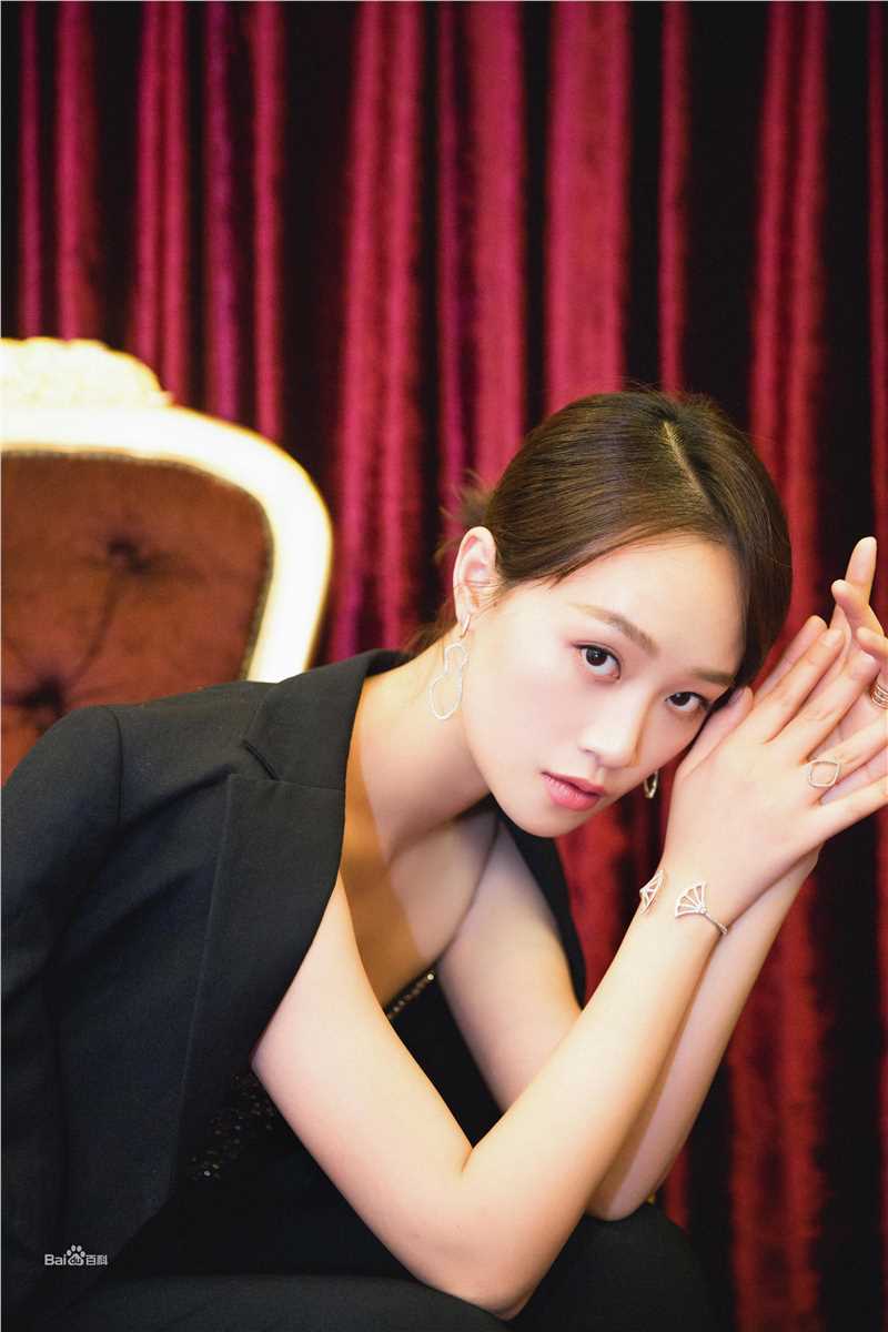 最新蓝盈莹(Lyric)在《人物》 面孔·年度女性力量盛典中的图集