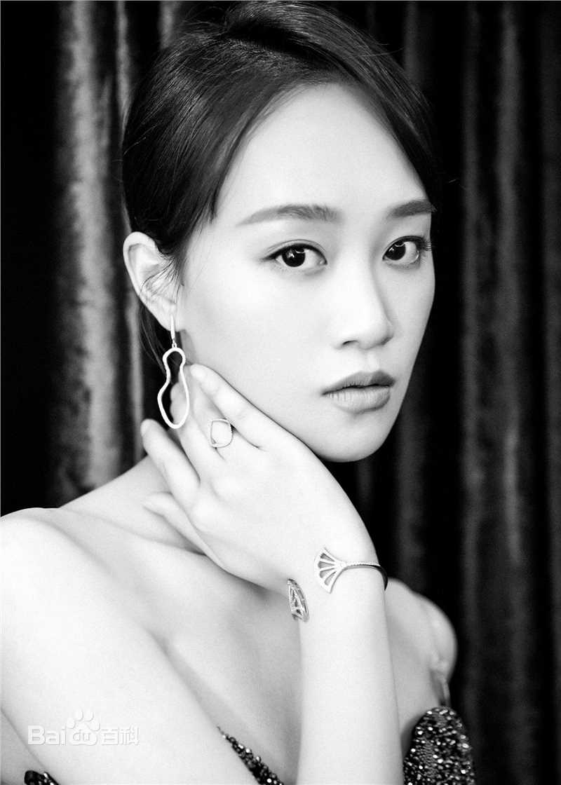 最新蓝盈莹(Lyric)在《人物》 面孔·年度女性力量盛典中的图集