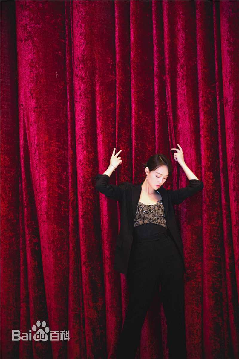 最新蓝盈莹(Lyric)在《人物》 面孔·年度女性力量盛典中的图集