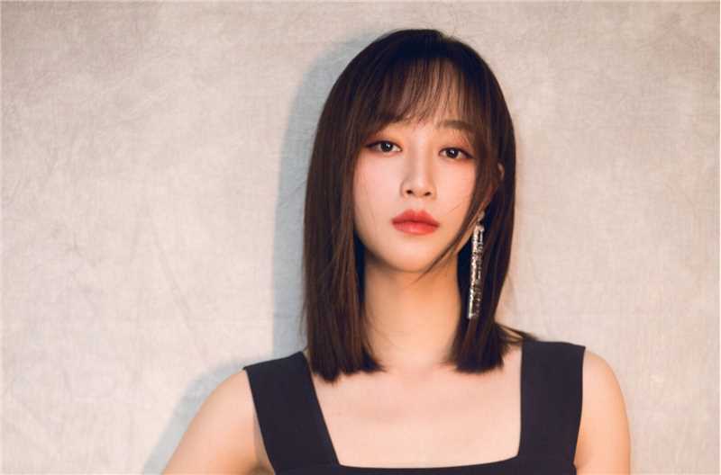 最新蓝盈莹(Lyric)壁纸