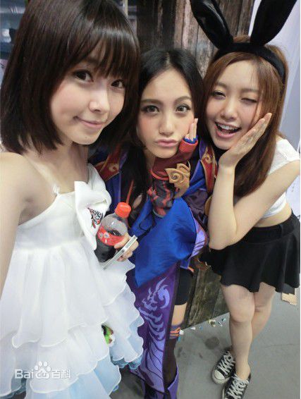 最新周梦娅性感图片