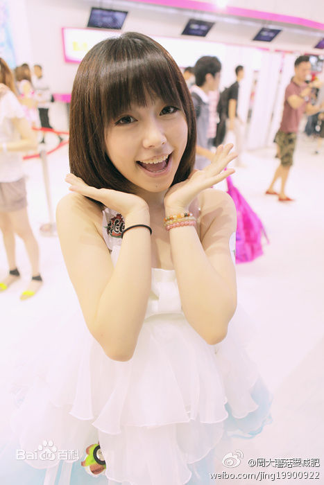 最新周梦娅性感图片