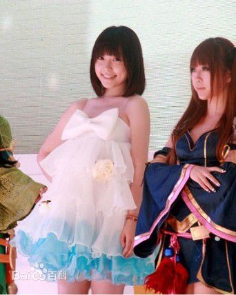 最新周梦娅性感图片