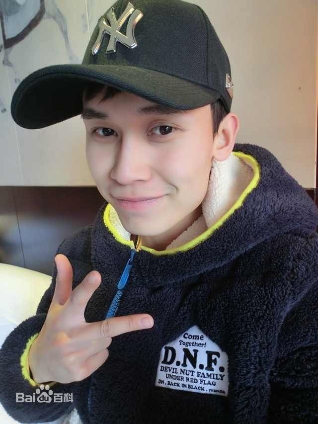 高清吴承轩图片