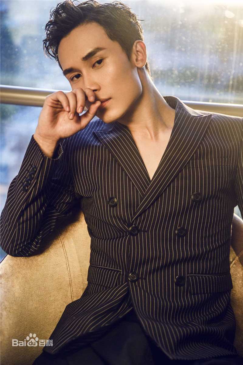 吴承轩复古英伦LOOK素颜照相册