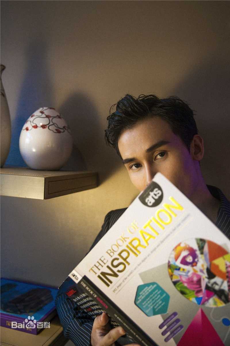 吴承轩复古英伦LOOK素颜照相册