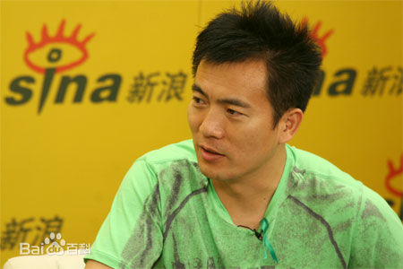 黄健翔主持节目现场前后照片