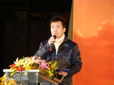 黄健翔主持节目现场前后照片