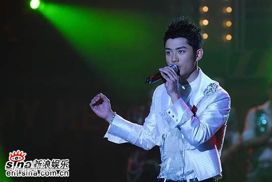 陈奕龙 加油好男儿素颜照壁纸