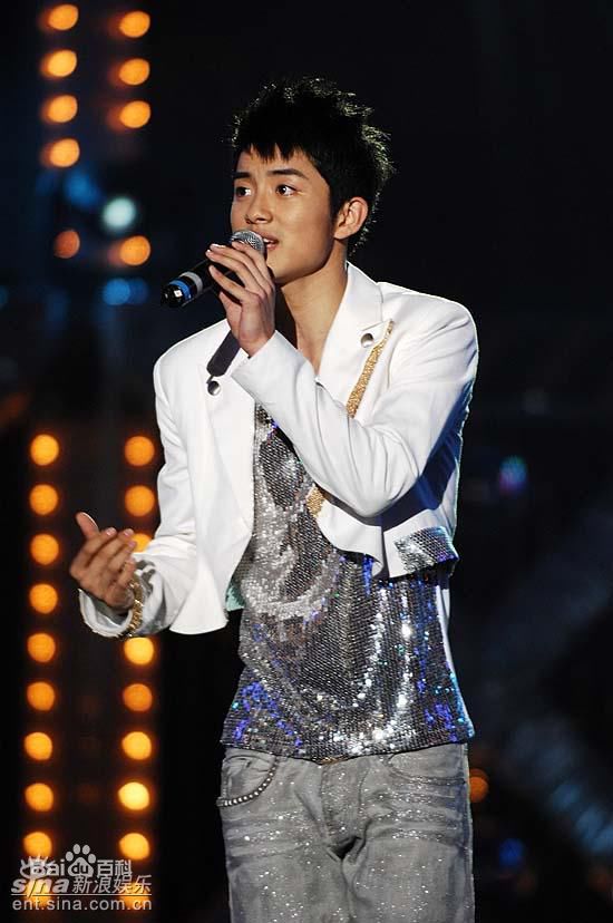 陈奕龙 加油好男儿素颜照壁纸