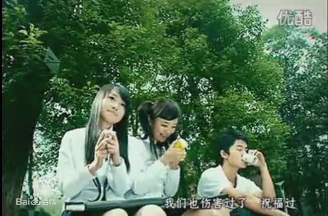 最新陈奕龙在《七月》MV截图中的壁纸