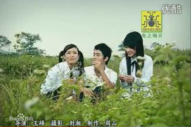 最新陈奕龙在《七月》MV截图中的壁纸