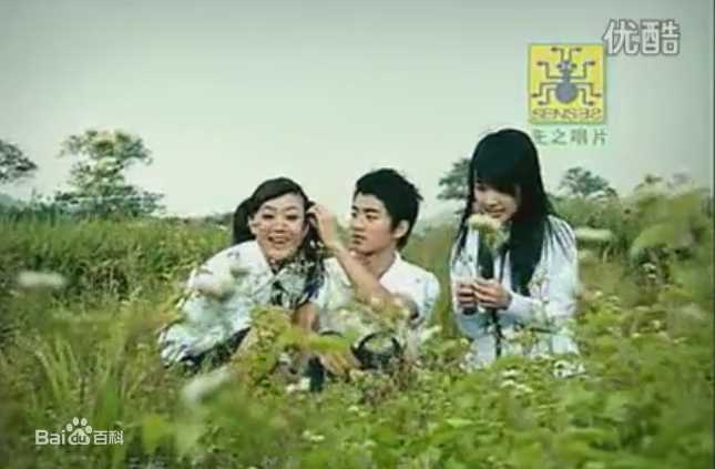 最新陈奕龙在《七月》MV截图中的壁纸