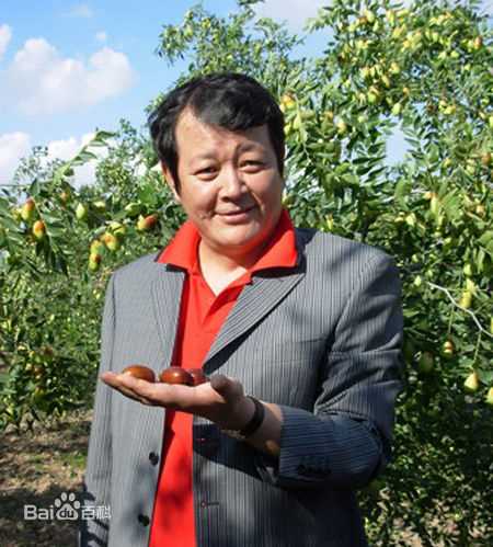 洪宇宙前后照片