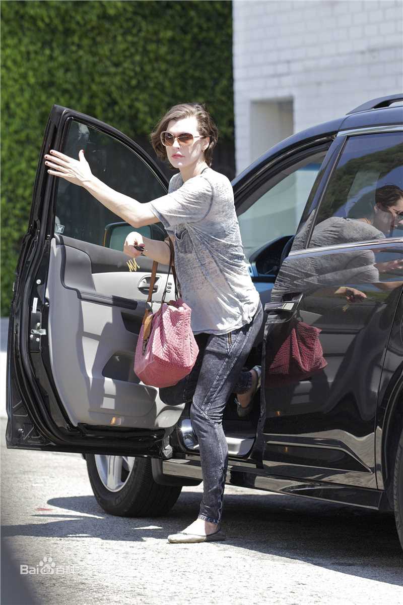 最新米拉·乔沃维奇(Milla Jovovich)精彩图册1