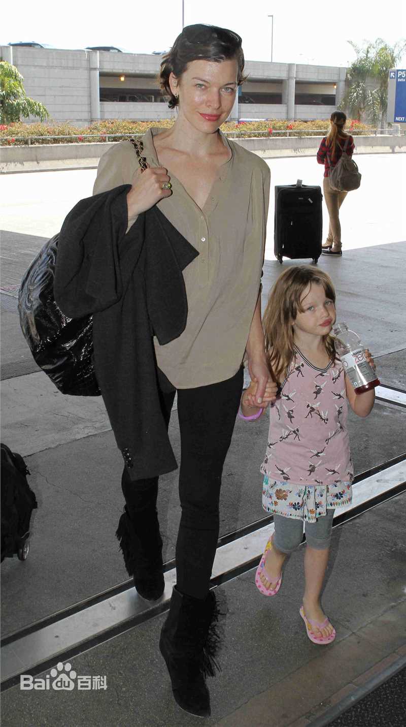 最新米拉·乔沃维奇(Milla Jovovich)精彩图册1