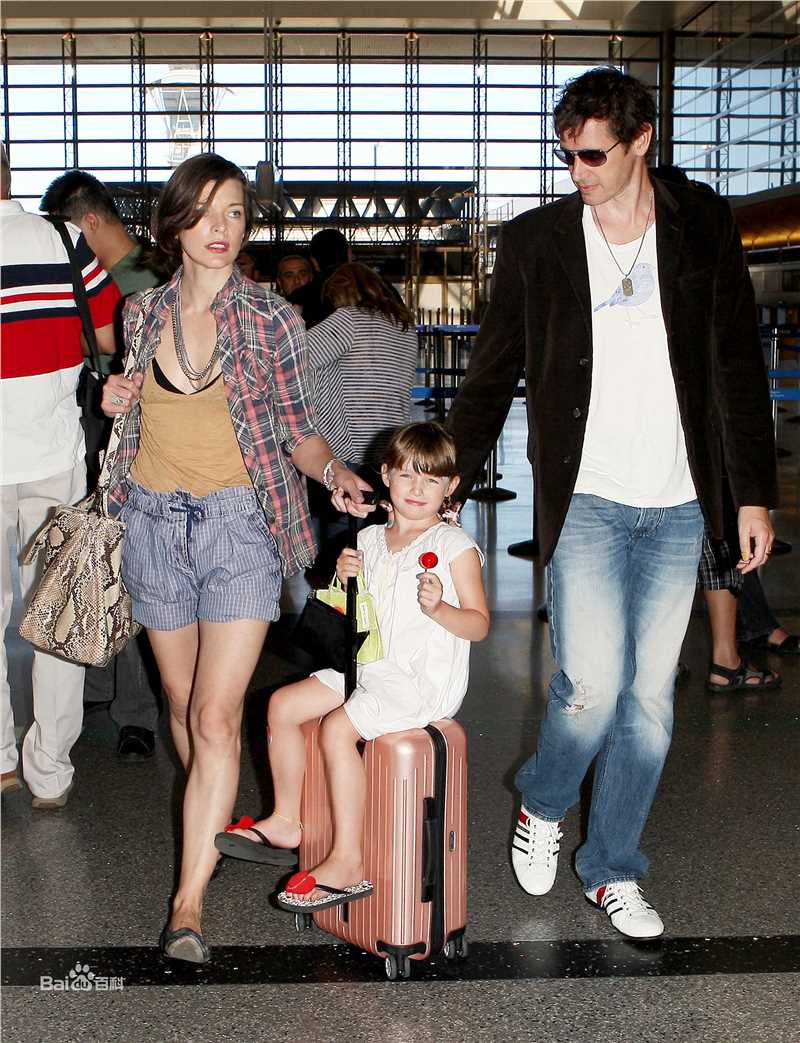 最新米拉·乔沃维奇(Milla Jovovich)精彩图册1