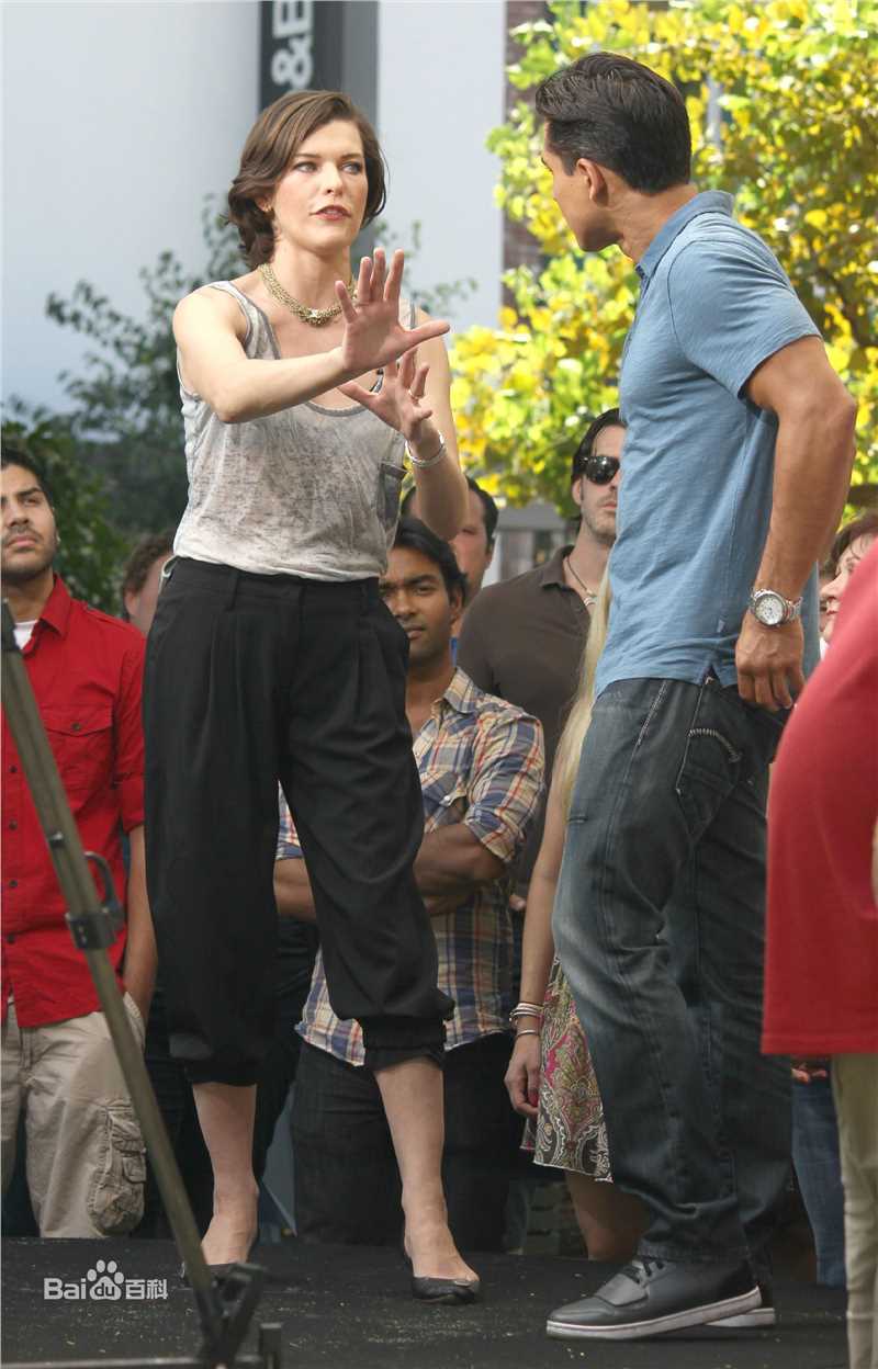 精选米拉·乔沃维奇(Milla Jovovich)精彩图册2