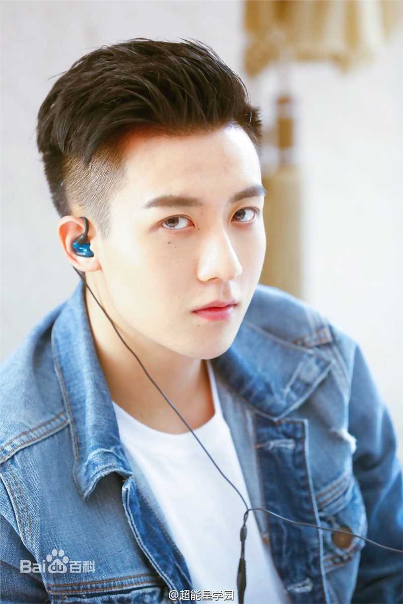 精选谷嘉诚(Jason Koo)在《超星星学园》苏格拉底中的图册