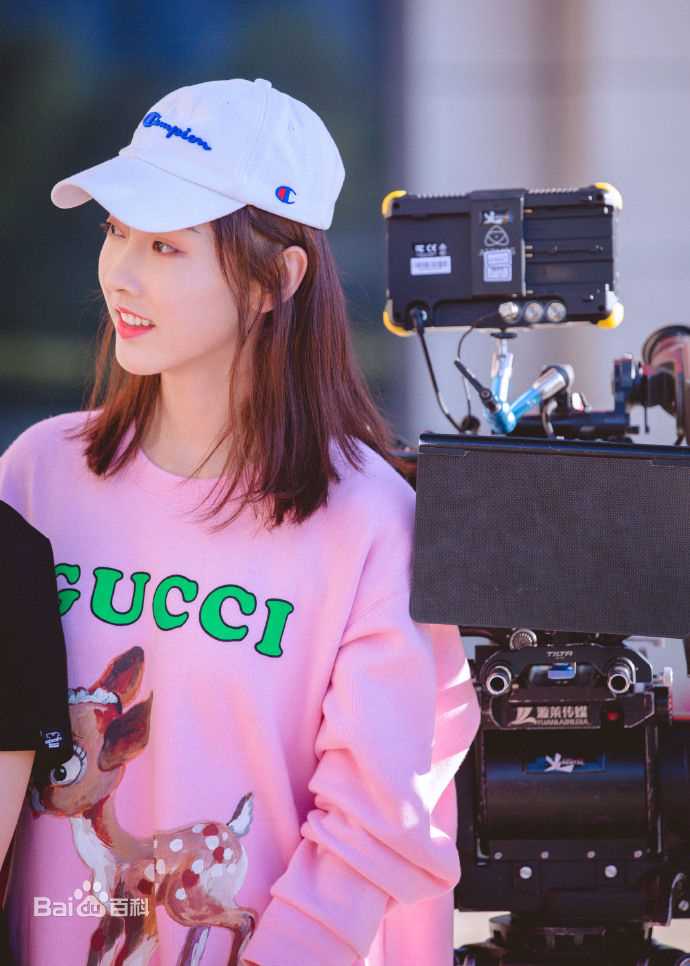 最新宣璐在《彩虹的重力》开机照中的图集