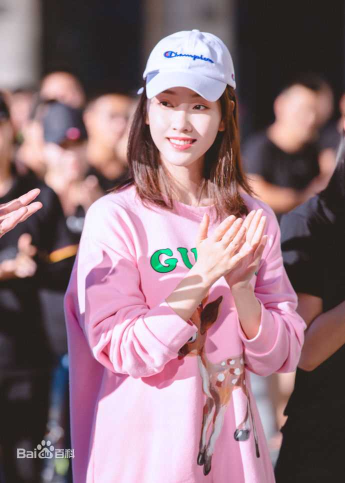 最新宣璐在《彩虹的重力》开机照中的图集