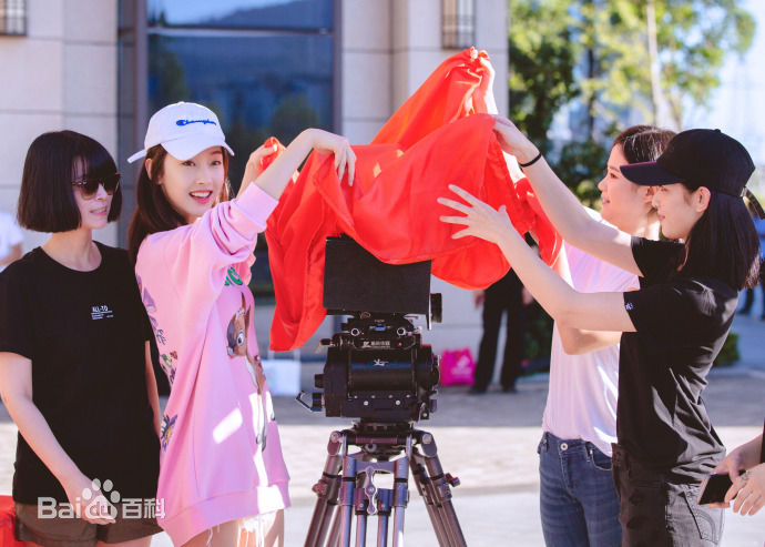 最新宣璐在《彩虹的重力》开机照中的图集