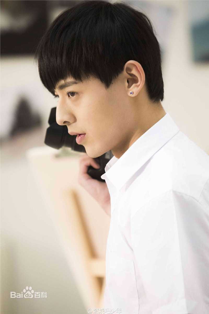 高清白澍在微电影《十八岁》中的图集