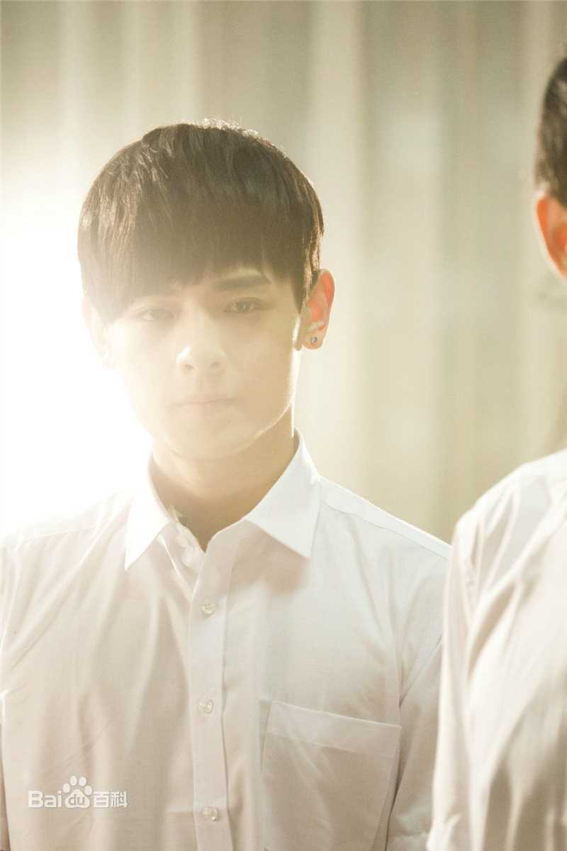 高清白澍在微电影《十八岁》中的图集