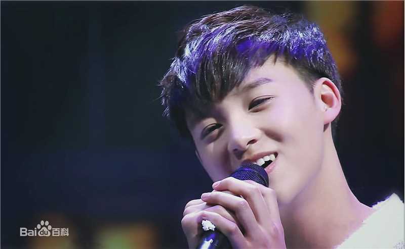 伍嘉成燃少期间专辑生活照