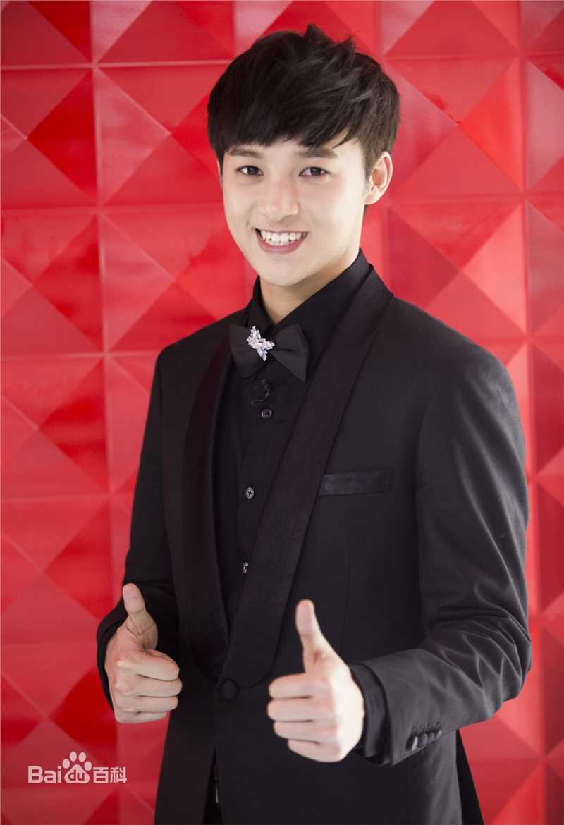 伍嘉成燃少期间专辑生活照