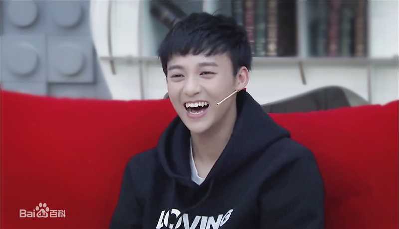 伍嘉成燃少期间专辑生活照