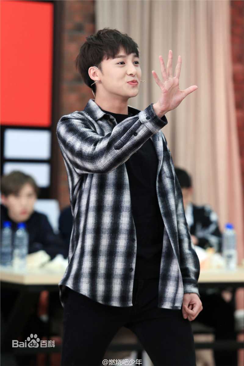 伍嘉成燃少期间专辑生活照