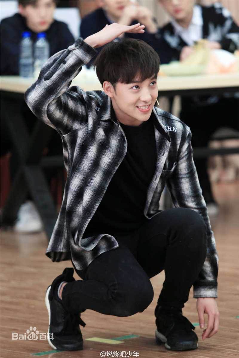 伍嘉成燃少期间专辑生活照