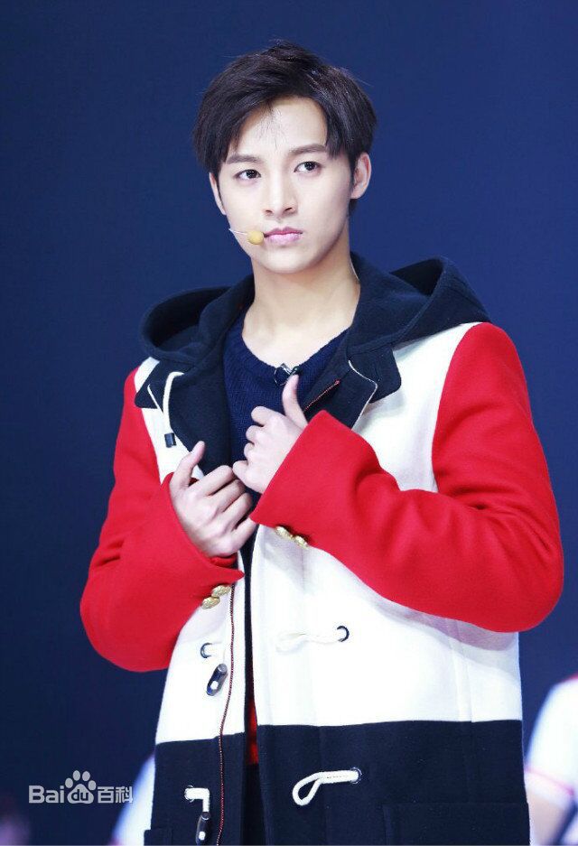 伍嘉成燃少期间专辑生活照